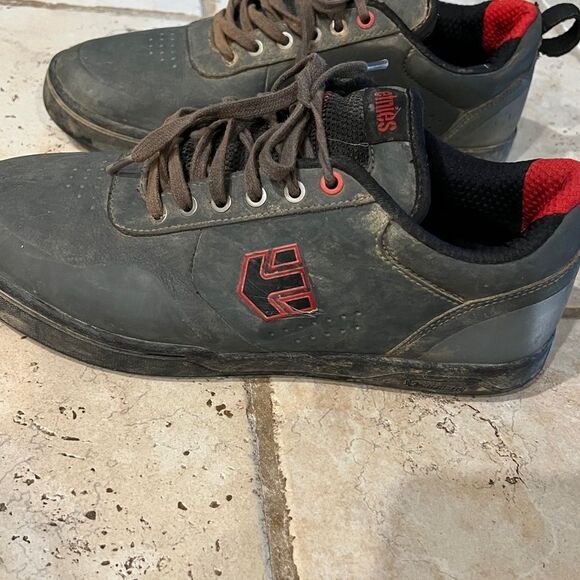 Etnies Culvert size 8.5 gray mountain biking shoes. main image 8